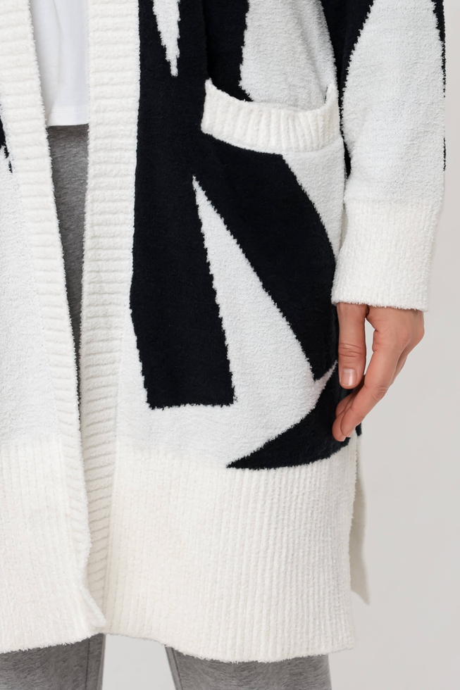 Женский чёрно-белый кардиган 5