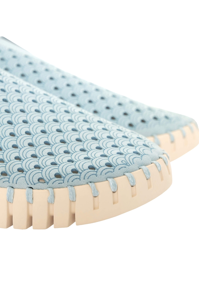 Женские слипоны с перфорацией  8