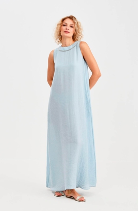 Длинное платье безрукавов