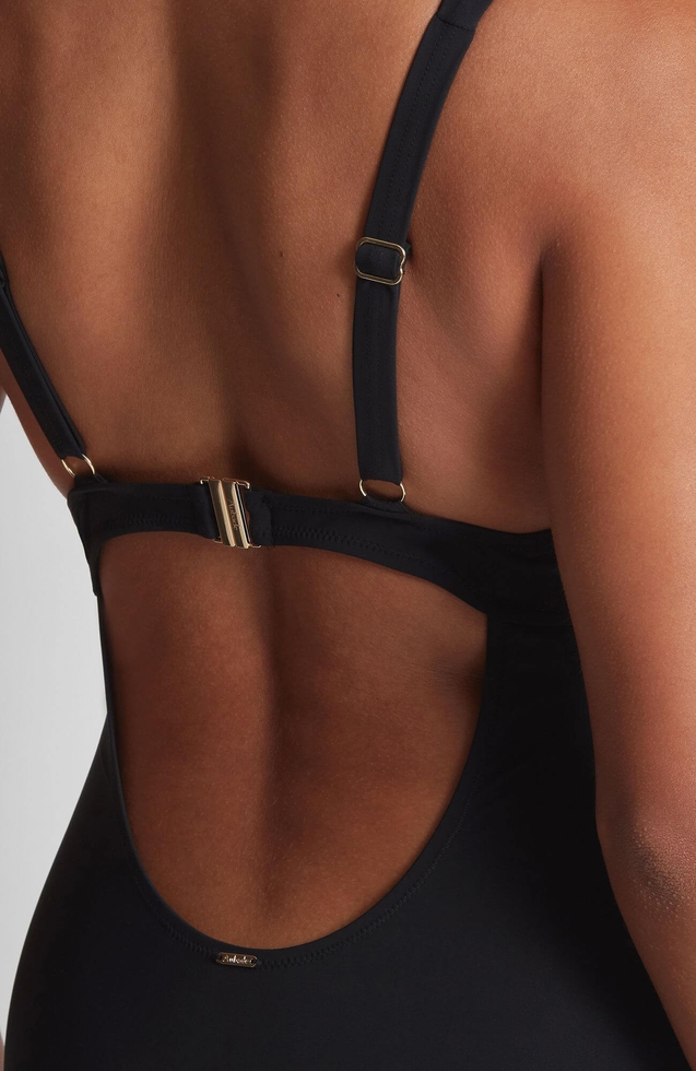 Чёрный слитный купальник 5