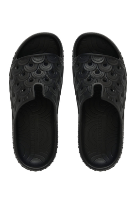 Женские шлепанцы на платформе с перфорацией 