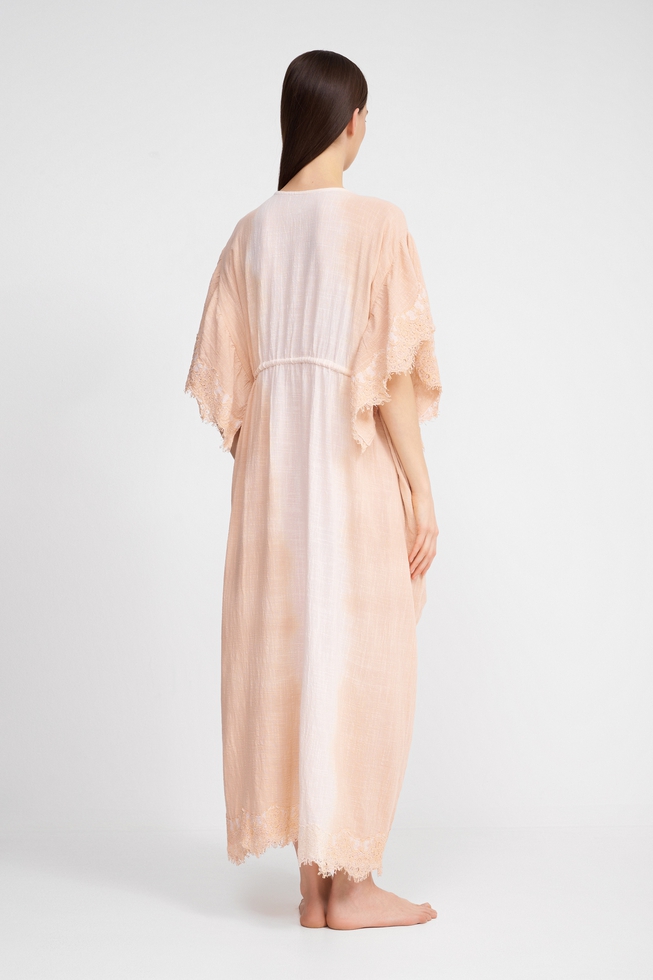 Пляжное платье телесного цвета 2