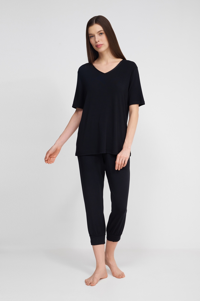  Женская черная футболка  3