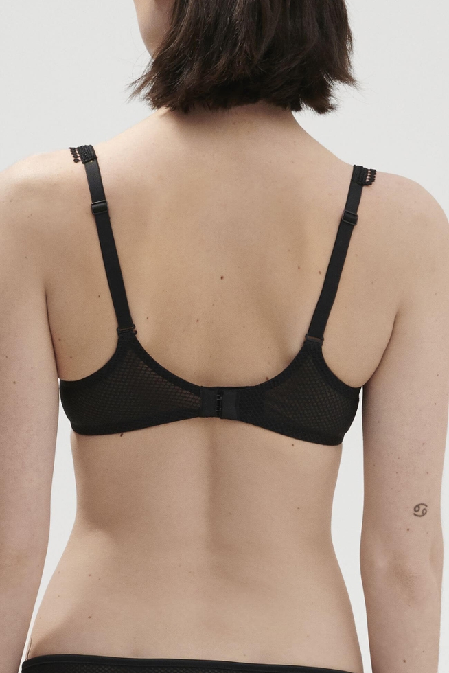  Черный бюстгальтер с плотными чашками  2