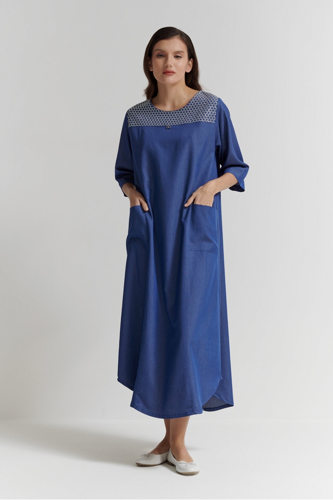  Длинное платье с декором  1