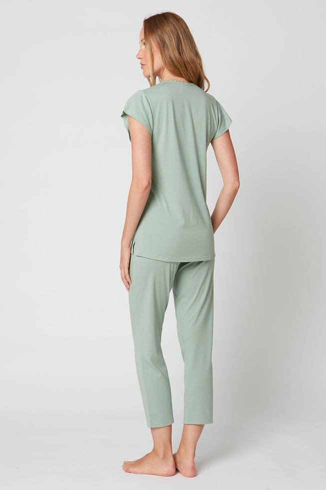  Женская пижама с капри  2