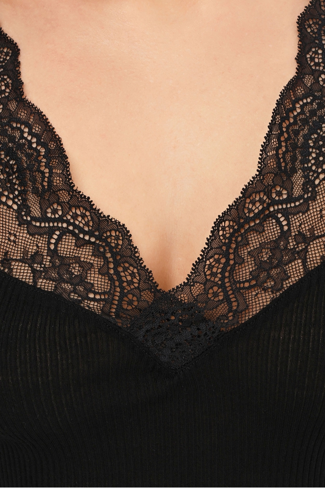 Черный топ с кружевом  4
