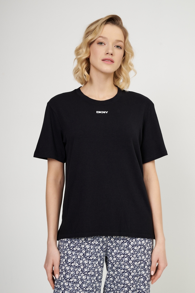 Женская чёрная футболка  1