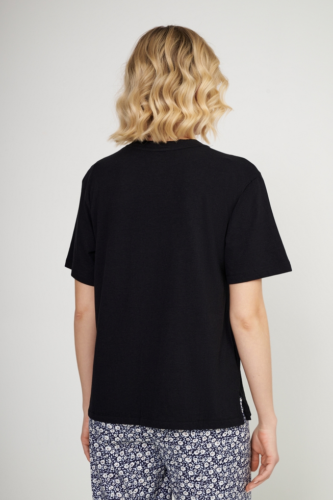 Женская чёрная футболка  2