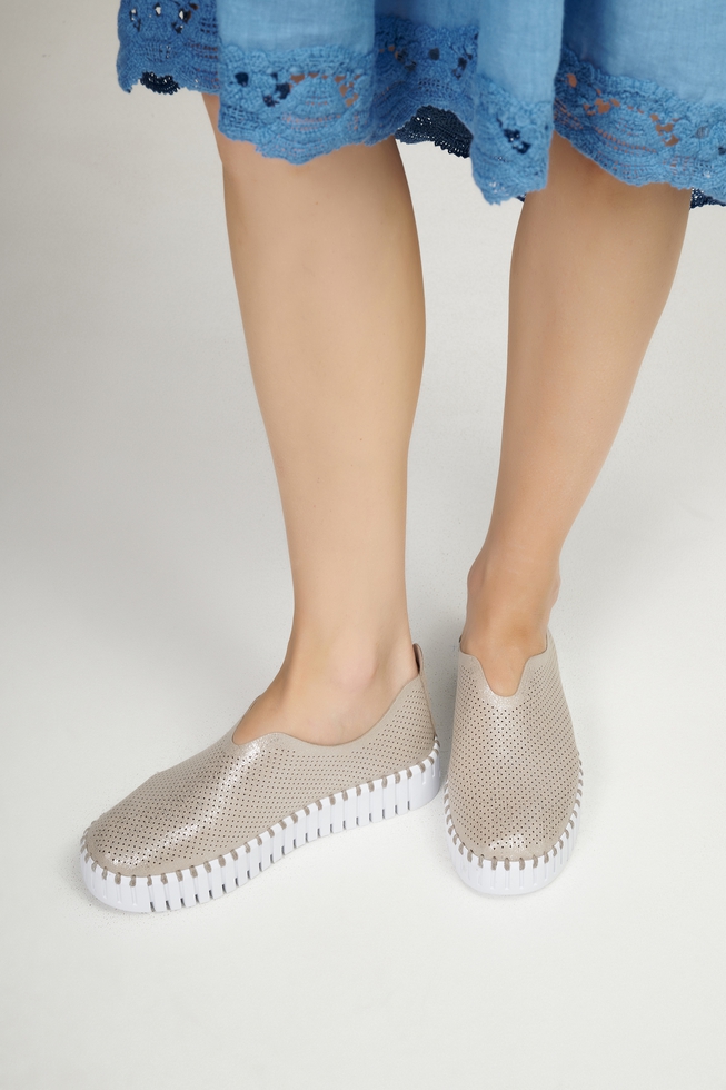 Женские слипоны с перфорацией  5