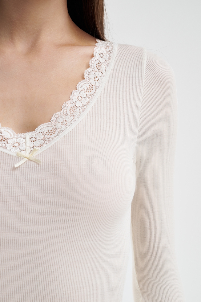 Женский лонгслив с кружевом  4