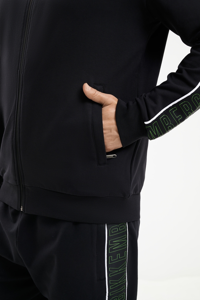 Мужской спортивный костюм 4