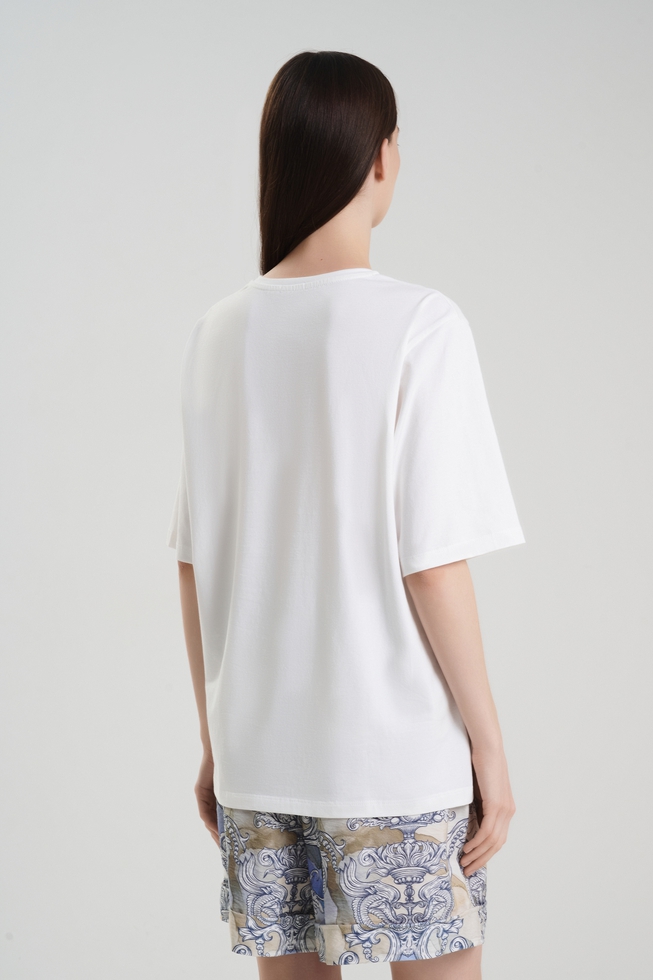 Женская белая футболка из хлопка с принтом 2