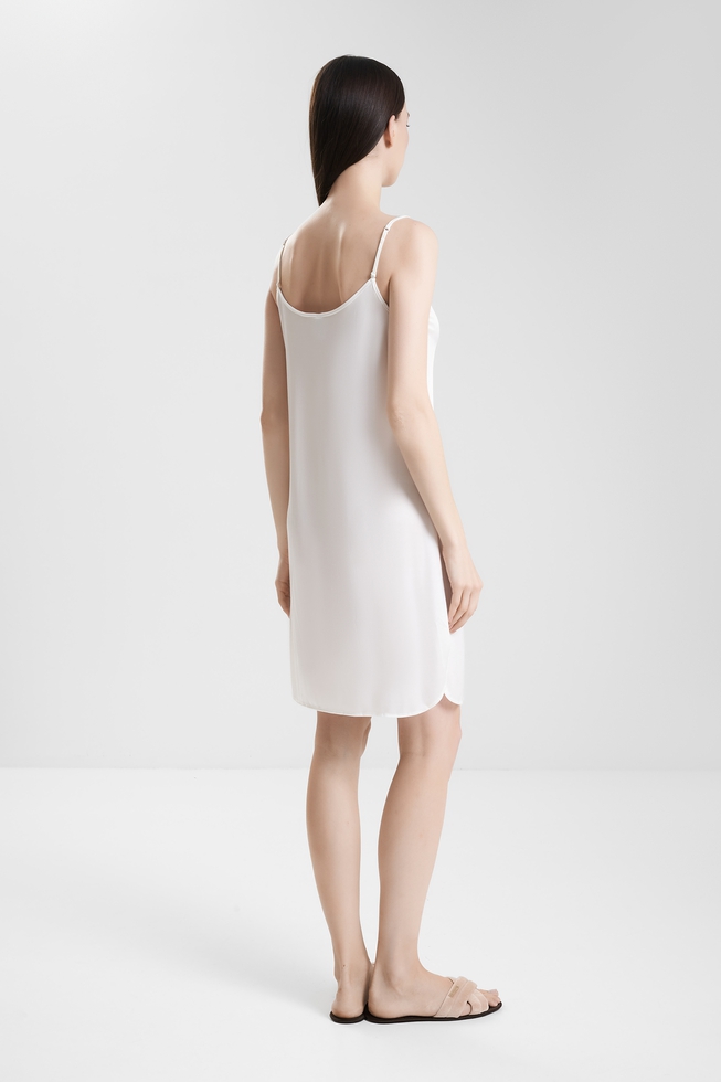 Женская сорочка на тонких бретельках 2