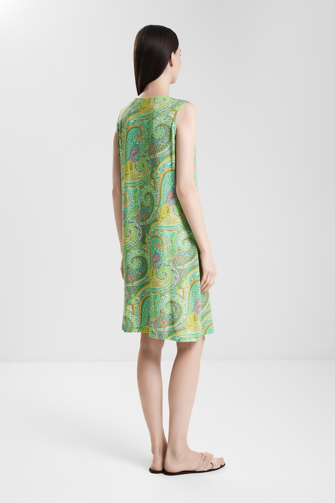 Зелёное платье миди без рукавов 2