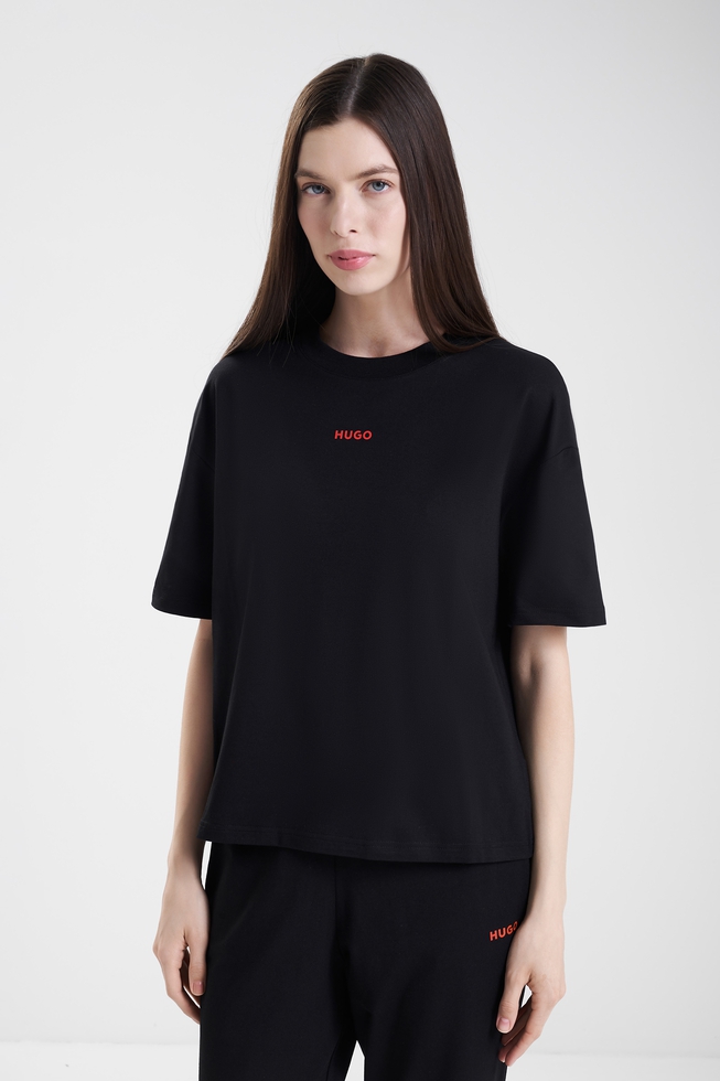 Женская черная футболка 1