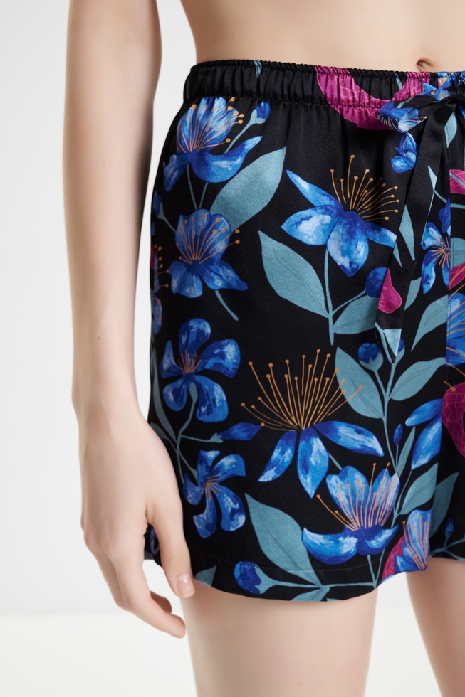 Женская шелковая пижама с шортами 7