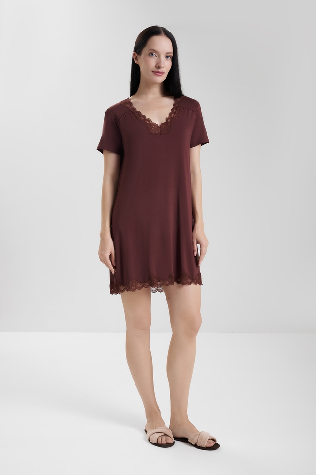 Женская короткая сорочка с кружевом 1