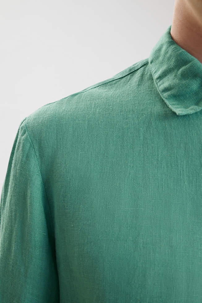 Мужская льняная рубашка с карманом  4