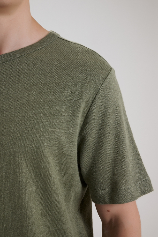 Зелёная мужская футболка из льна 4