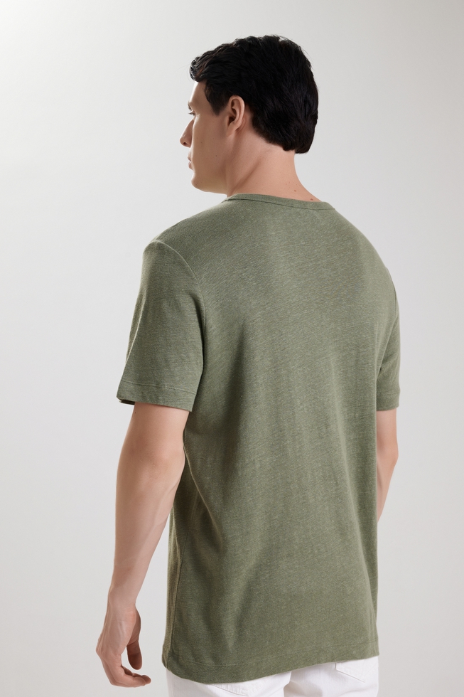 Зелёная мужская футболка из льна 2