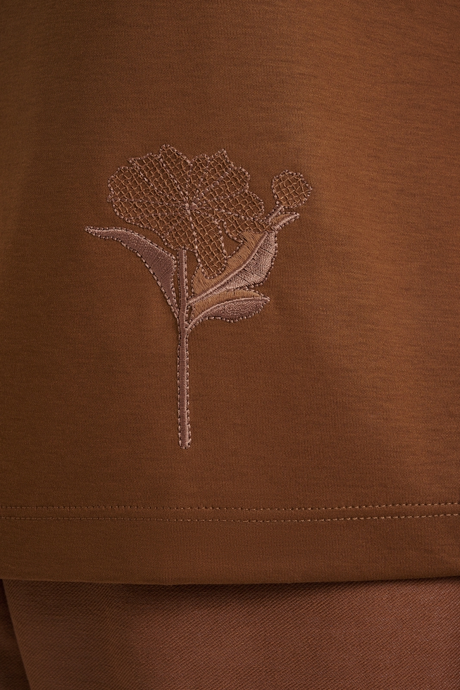  Женская футболка с вышивкой  4