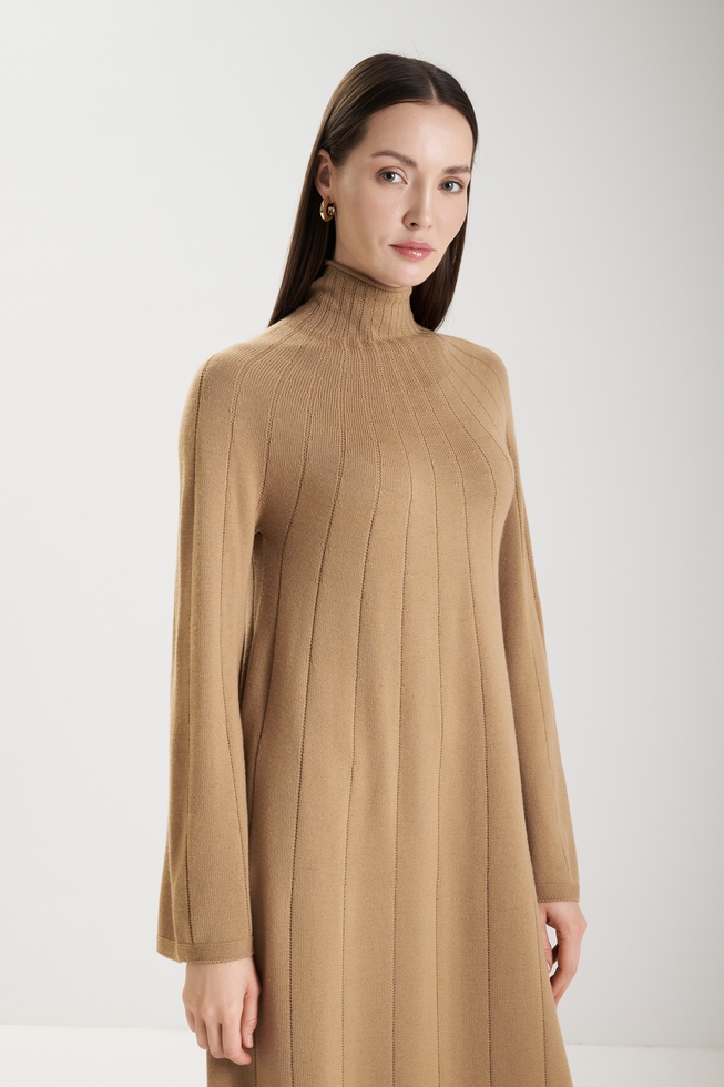  Длинное трикотажное платье из шерсти  3