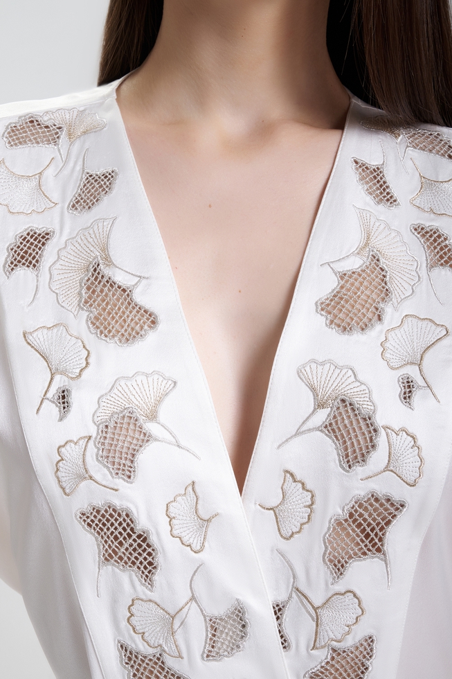  Женский длинный шелковый халат с вышивкой 4