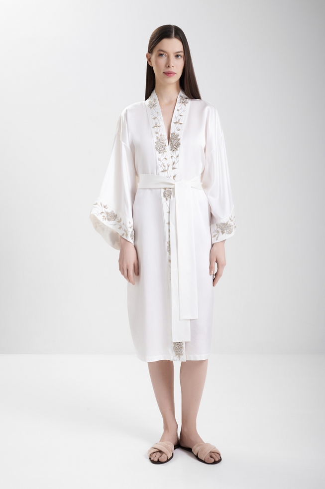  Женский короткий халат из шелка с вышивкой  1