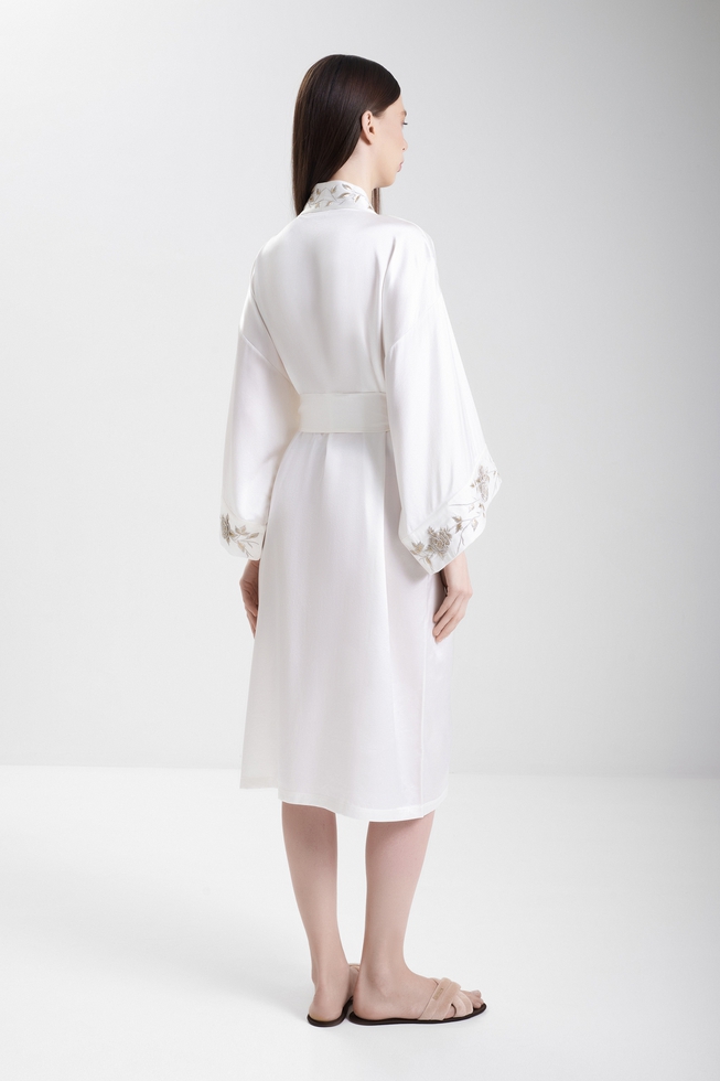  Женский короткий халат из шелка с вышивкой  2