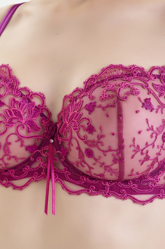 Бюстгальтер на косточках с вышивкой 4