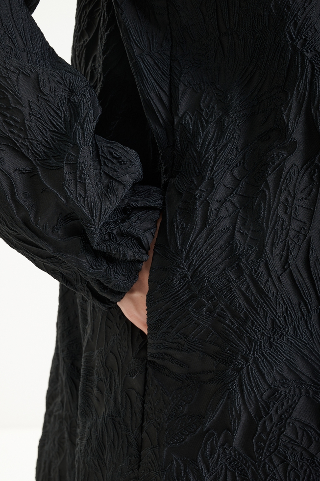 Женская ветровка с фактурным принтом  4