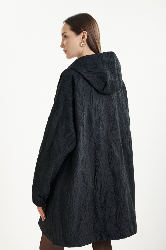 Женская ветровка с фактурным принтом  2