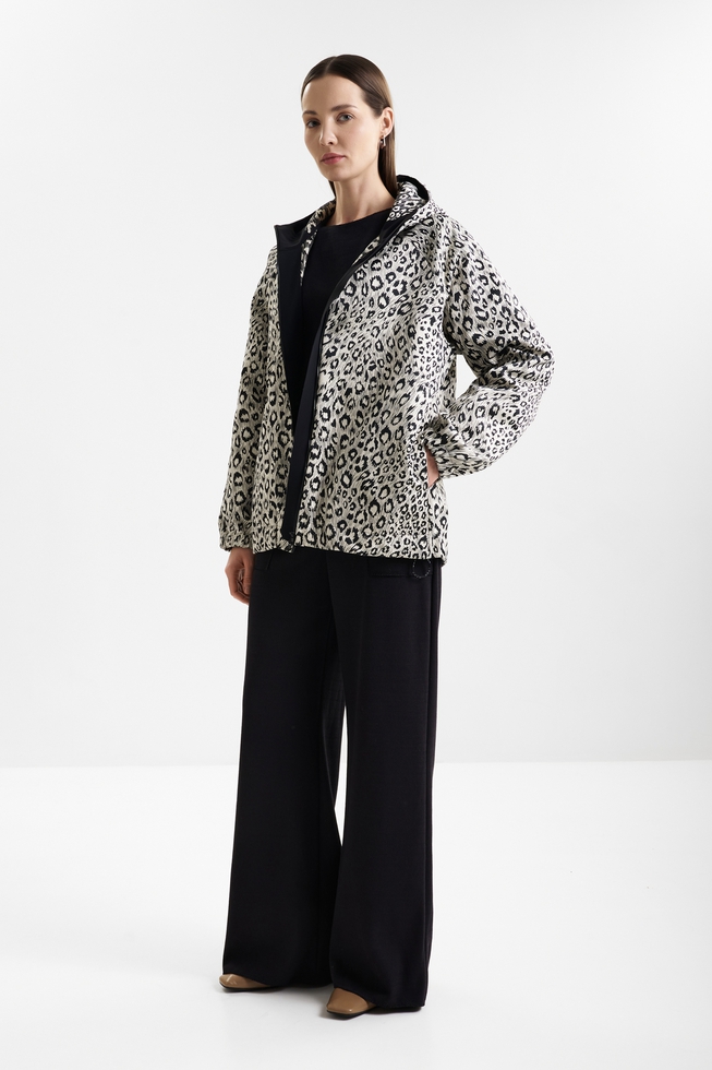 Женская ветровка с анималистичным принтом  3