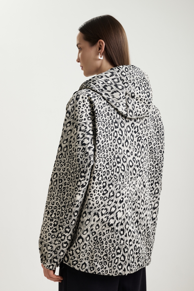 Женская ветровка с анималистичным принтом  2