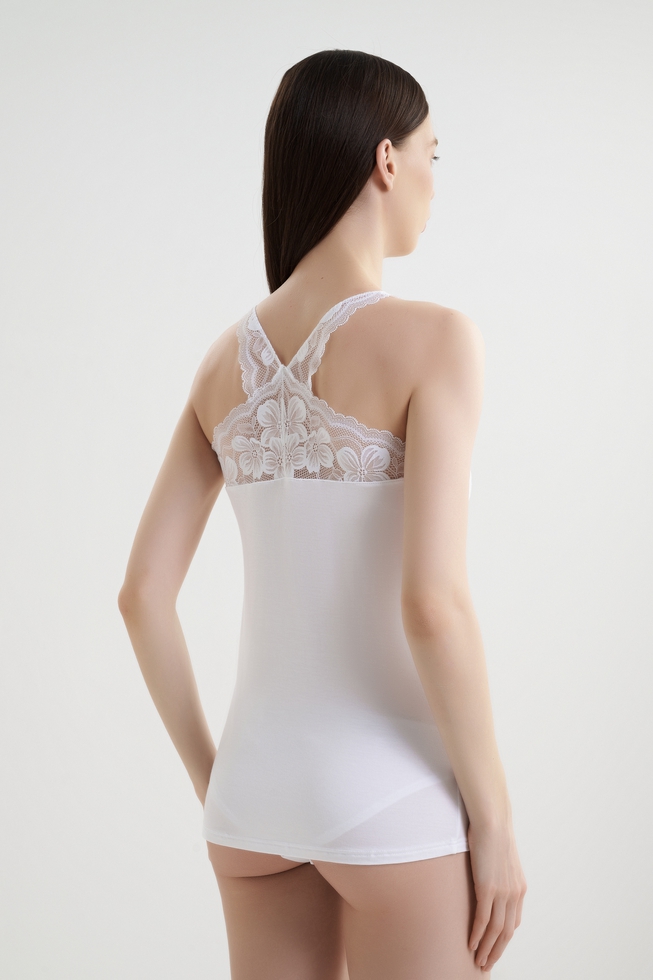 Женская белая майка с кружевом 2