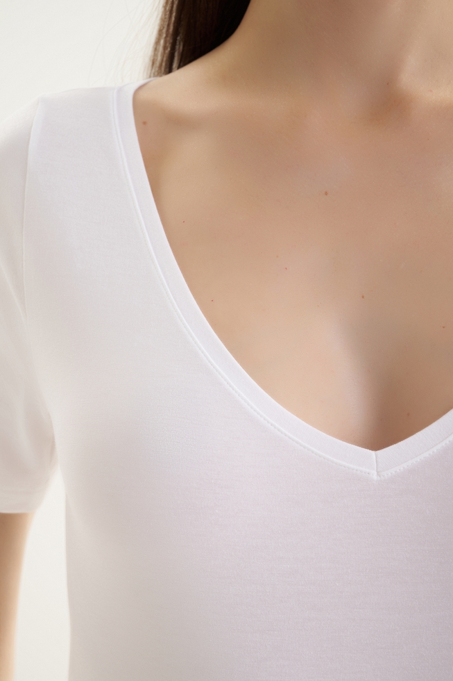 Женская белая домашняя футболка 4