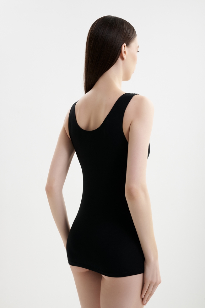  Женская черная майка с кружевом  2