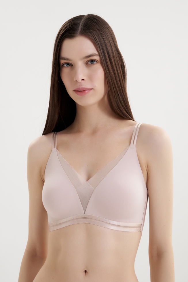  Бесшовный бежевый бюстгальтер с мягкими чашками  1