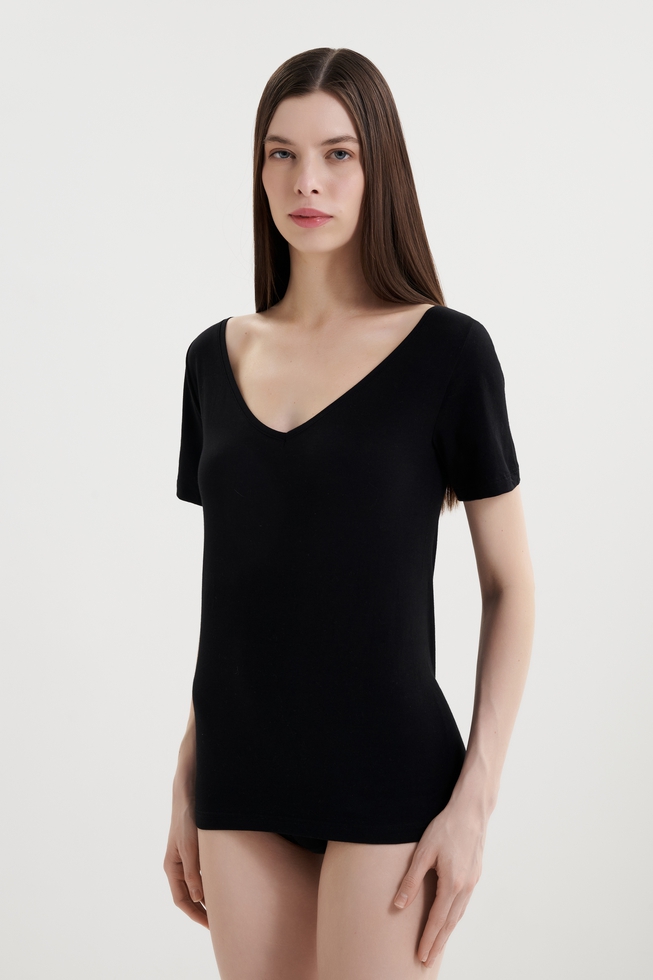  Женская черная домашняя футболка  1