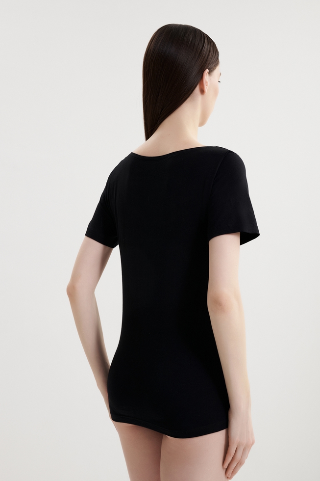  Женская черная домашняя футболка  2