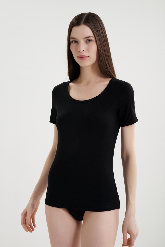 Женская черная хлопковая футболка 1