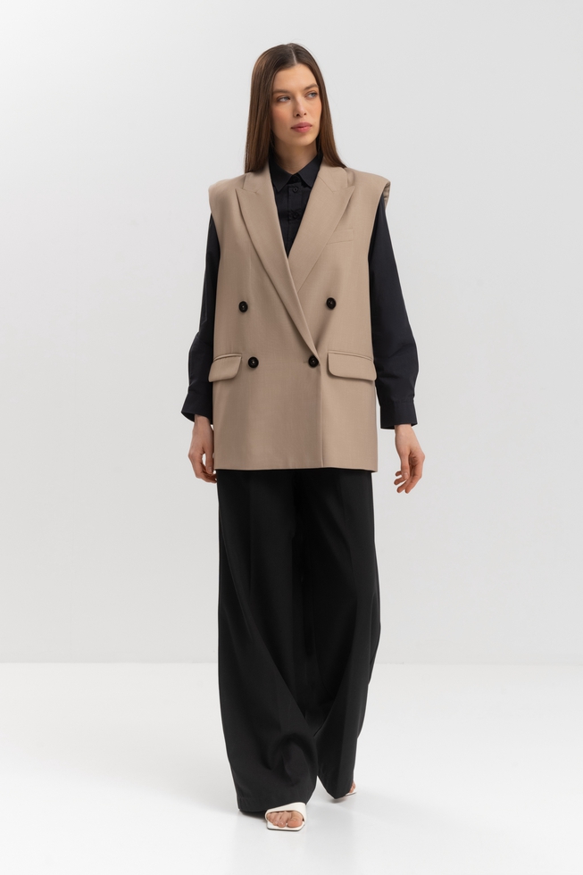 Женский бежевый жилет  3