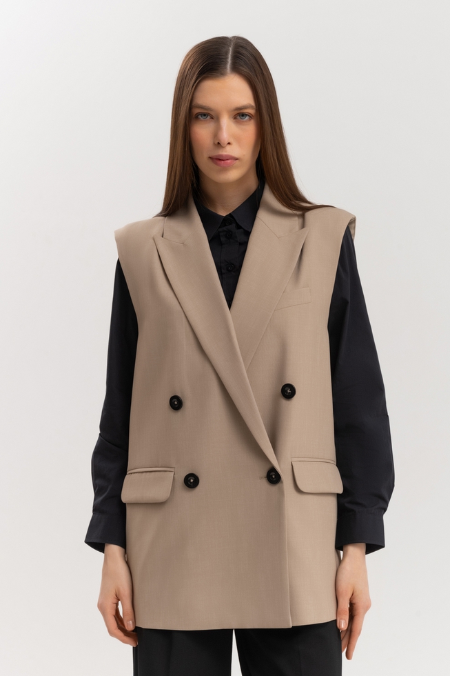 Женский бежевый жилет  1