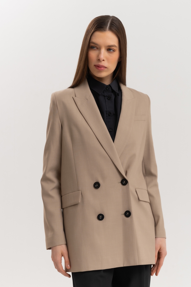 Женский бежевый жакет  1