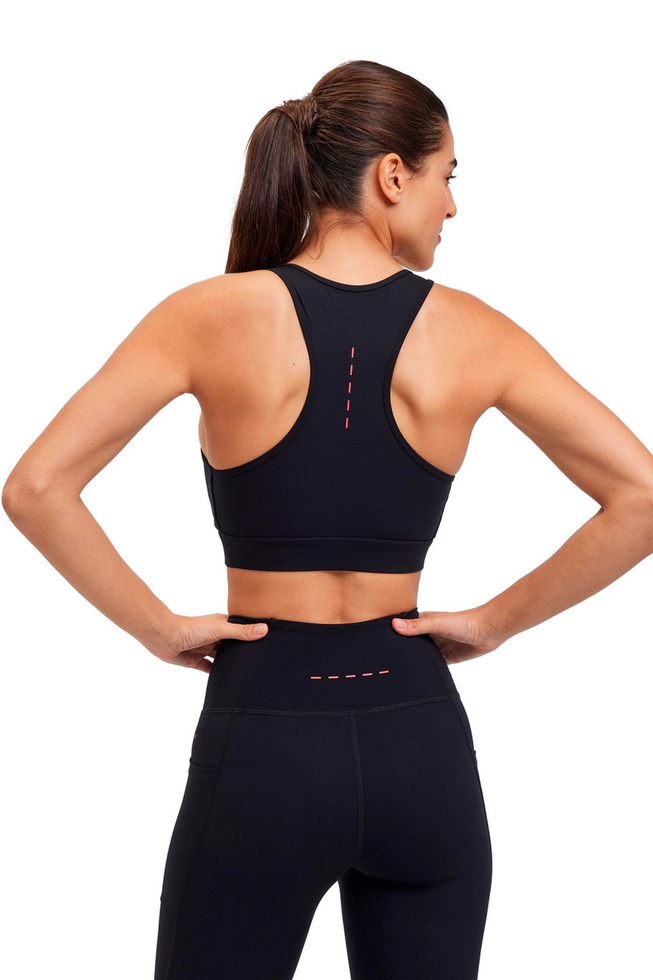 Женский чёрный спортивный топ 2