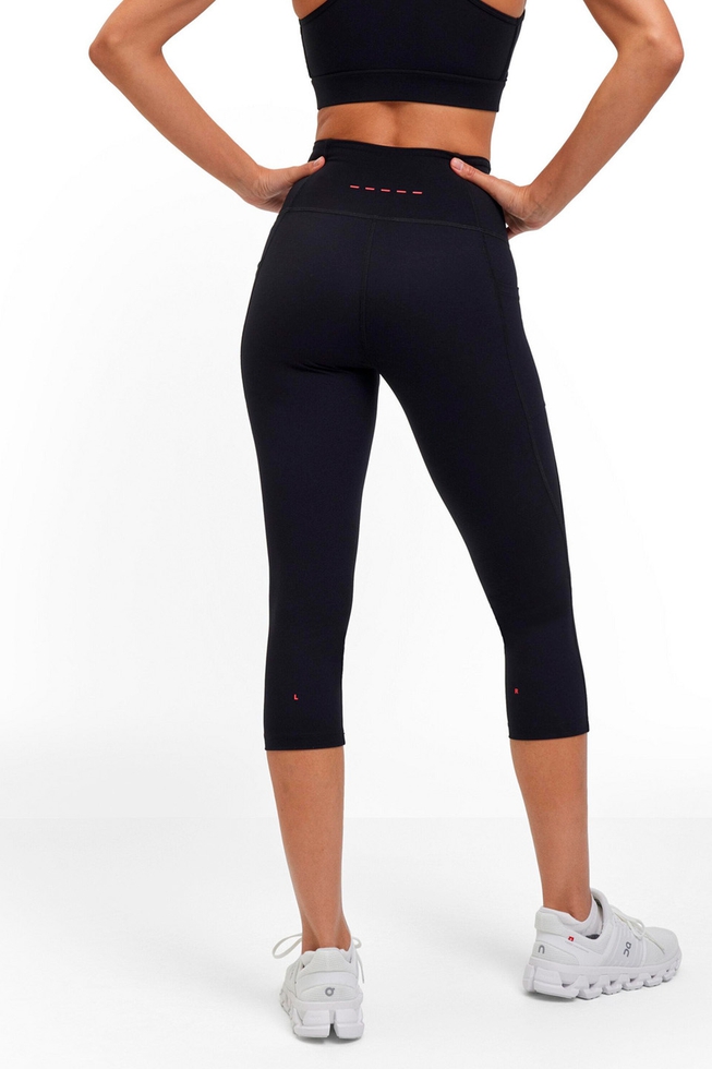 Женские чёрные короткие тайтсы 2