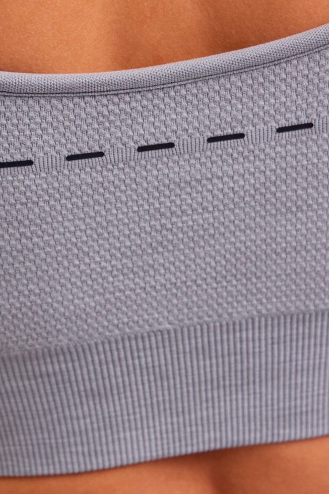 Спортивный женский топ  4