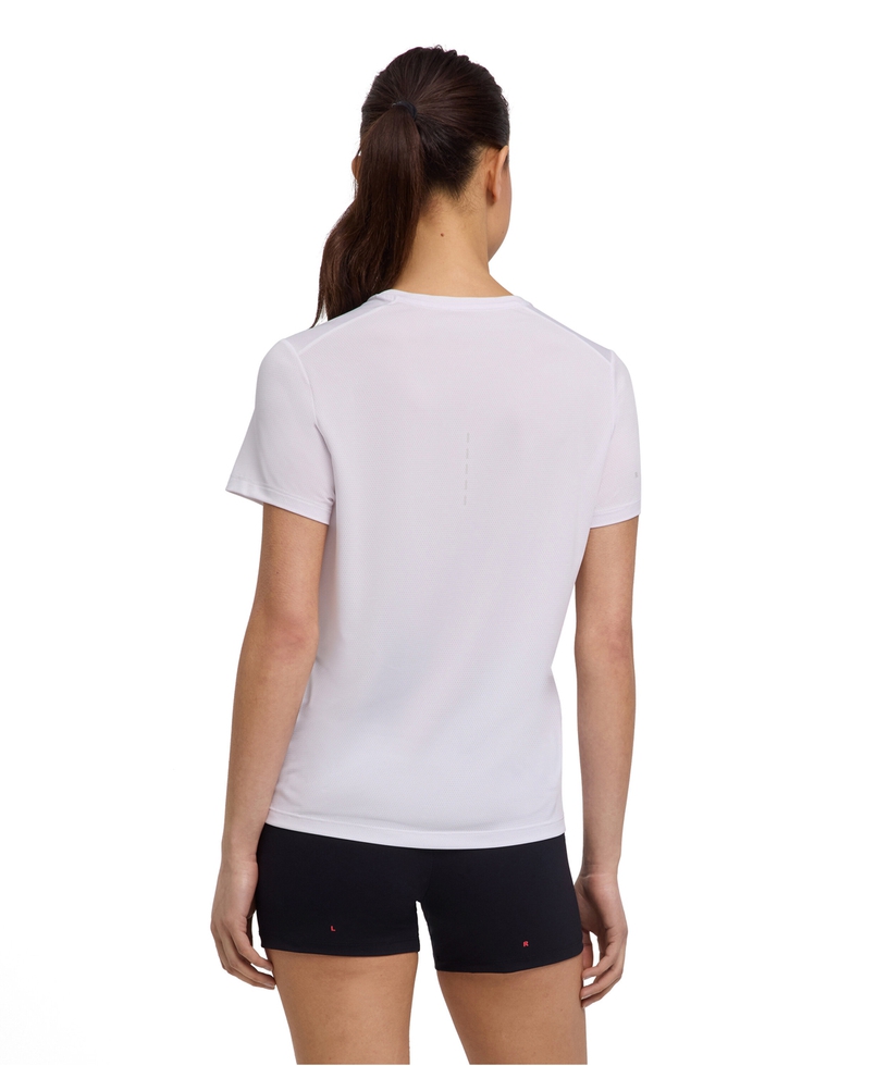 Женская белая спортивная футболка 2