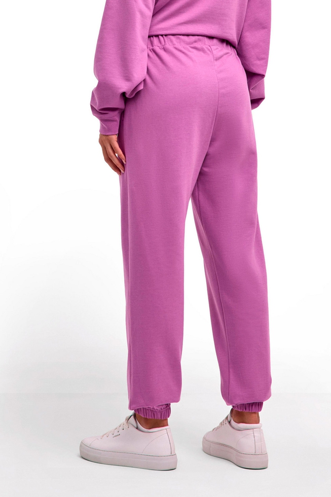 Женские розовые брюки 2